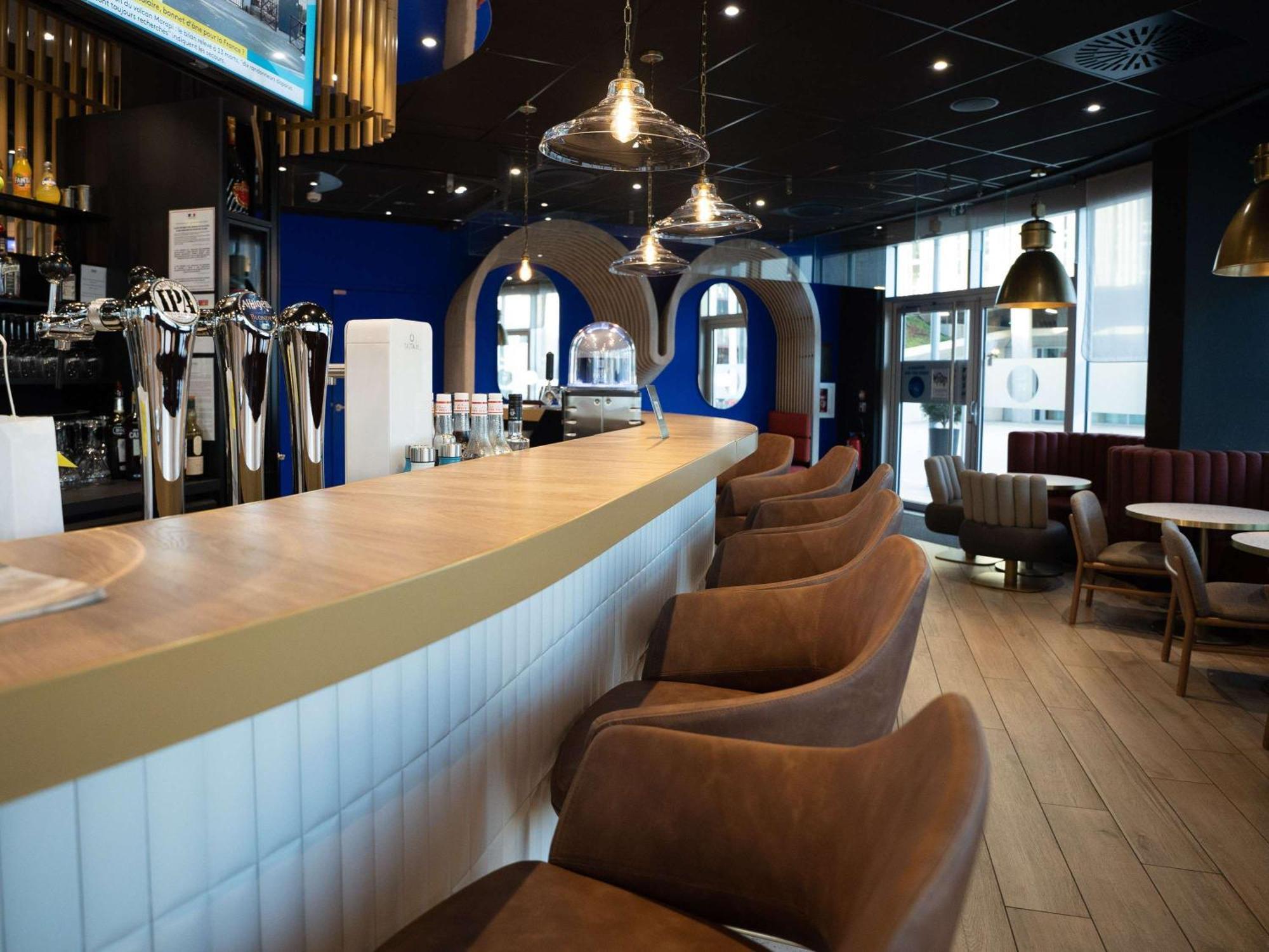Novotel Angers Centre Gare Экстерьер фото
